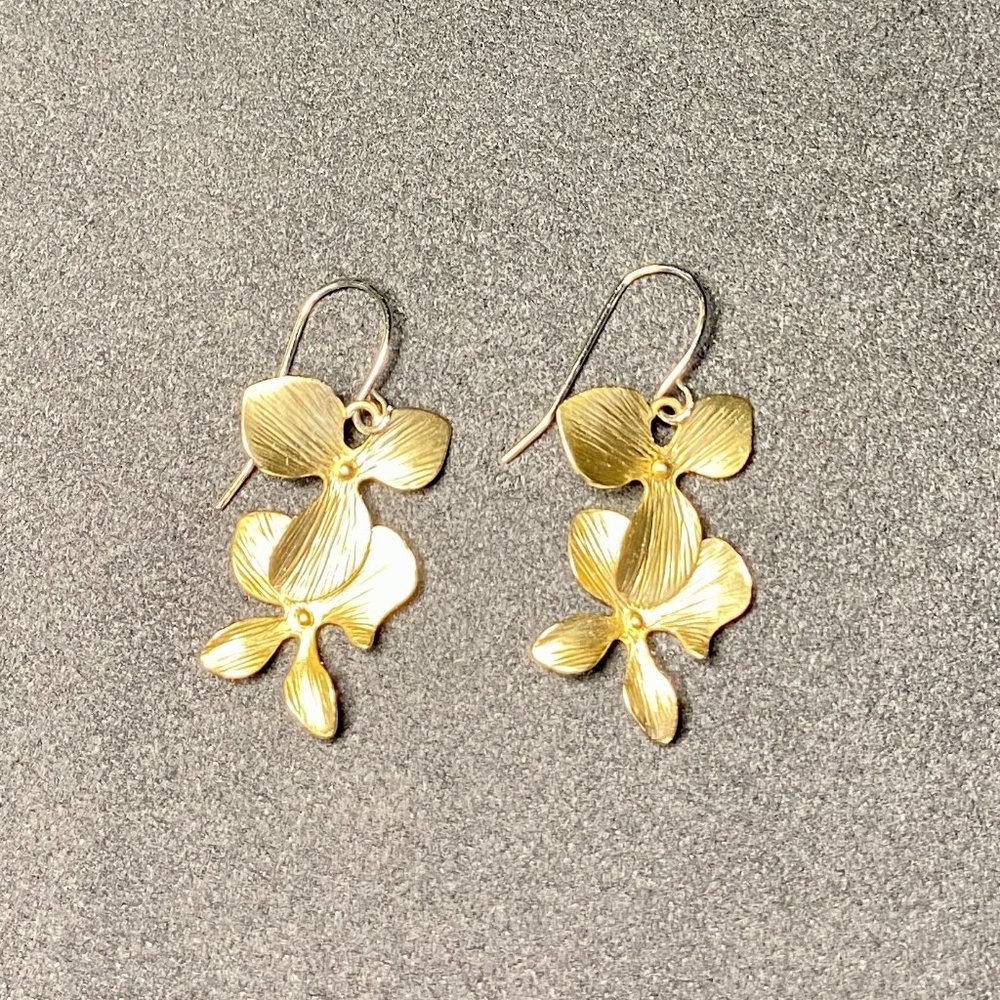 Goldtone dangle flower earrings